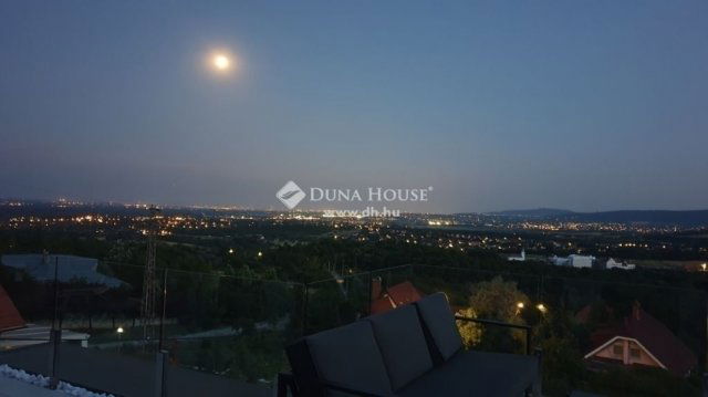 Eladó családi ház, Szentendrén 349.9 M Ft, 5 szobás