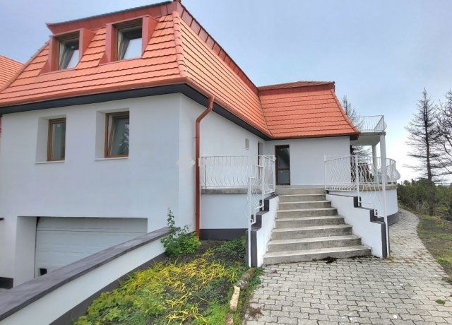 Eladó családi ház, Szentendrén 170 M Ft, 2 szobás