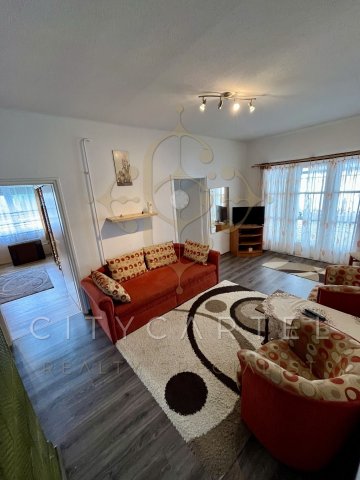 Eladó családi ház, Balatonbogláron 119.9 M Ft, 8 szobás