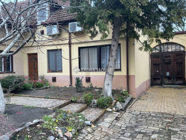 Eladó családi ház, Kecskeméten 149 M Ft, 7 szobás