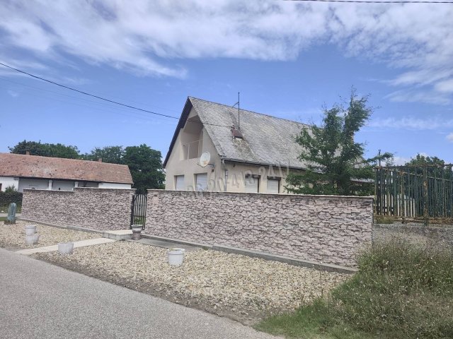 Eladó családi ház, Örkényen 58.8 M Ft, 3 szobás