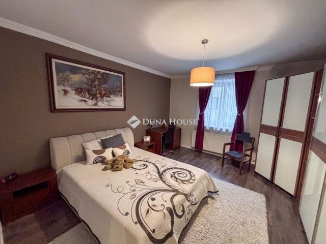 Eladó téglalakás, Dunakeszin 100 M Ft, 3 szobás