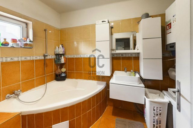 Eladó családi ház, Dunakeszin 157 M Ft, 8 szobás