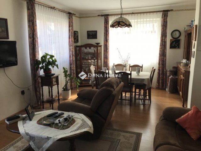 Eladó családi ház, Móron 119.9 M Ft, 5 szobás