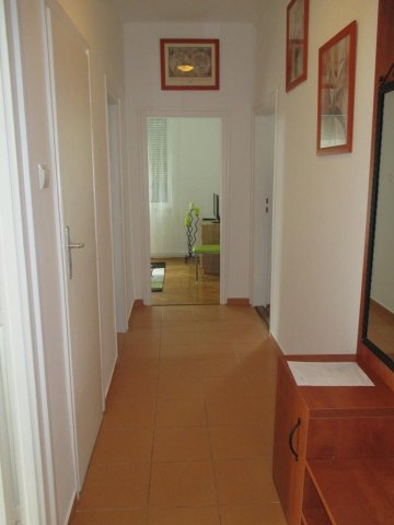 Kiadó téglalakás, albérlet, Pécsett 160 E Ft / hó, 2 szobás