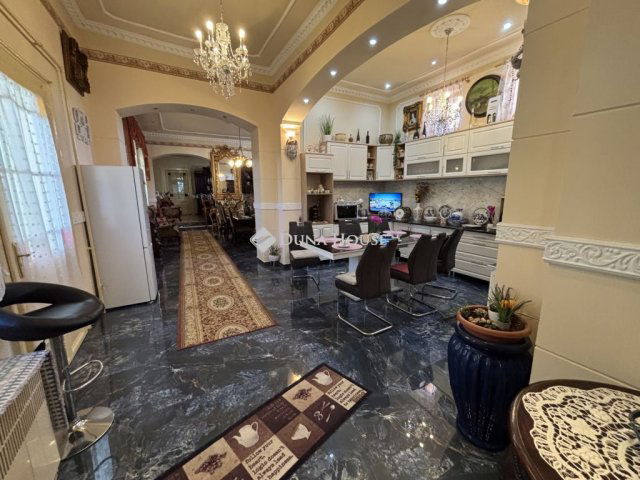 Eladó családi ház, Szarvason, Szabadság úton 160 M Ft