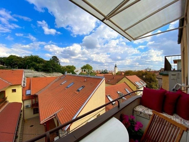 Eladó téglalakás, Pécsett 72.9 M Ft, 3 szobás