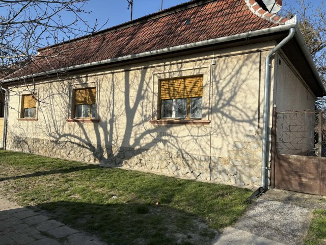 Eladó családi ház, Ceglédbercelen 64.99 M Ft, 5 szobás