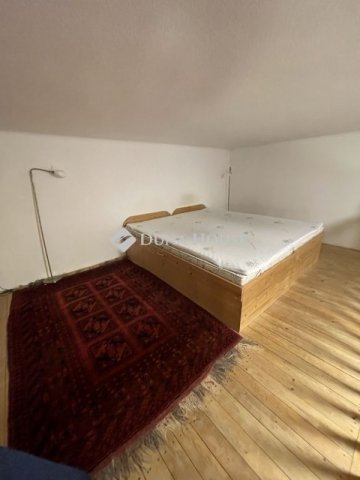 Eladó téglalakás, Budapesten, VI. kerületben 74.5 M Ft, 1 szobás