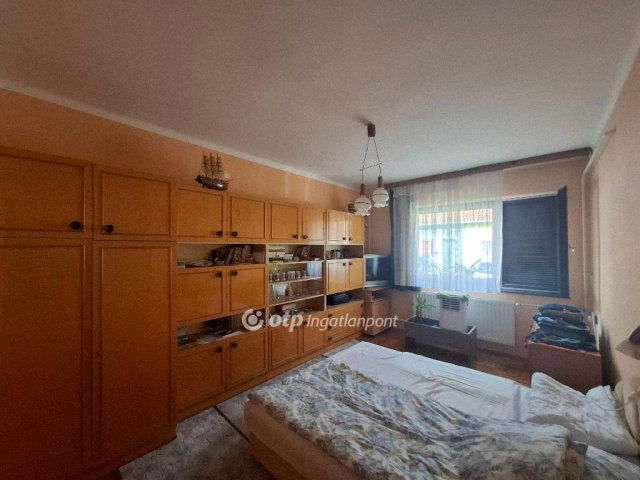 Eladó családi ház, Egerben 99.9 M Ft, 5 szobás