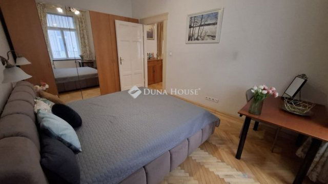 Eladó téglalakás, Budapesten, V. kerületben 102 M Ft, 2 szobás