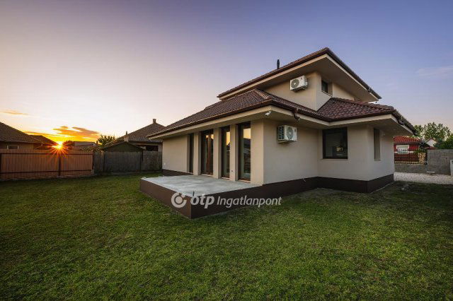 Eladó családi ház, Üllőn 184.6 M Ft, 4 szobás