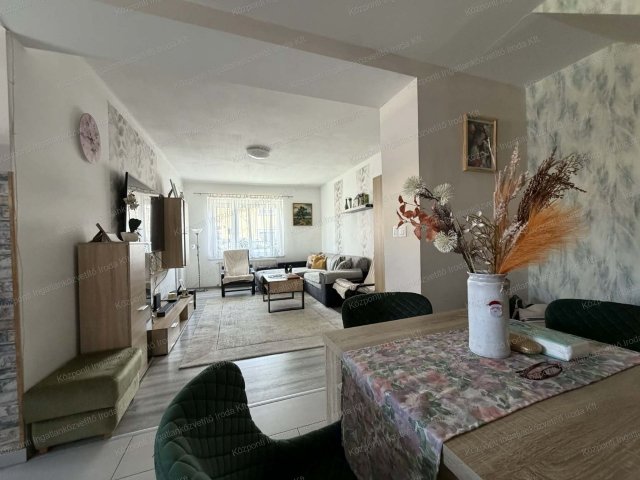 Eladó ikerház, Tatabányán 88.9 M Ft, 3 szobás