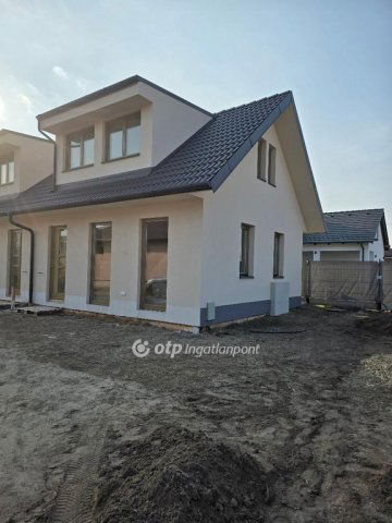 Eladó téglalakás, Turán 53.9 M Ft, 1+2 szobás