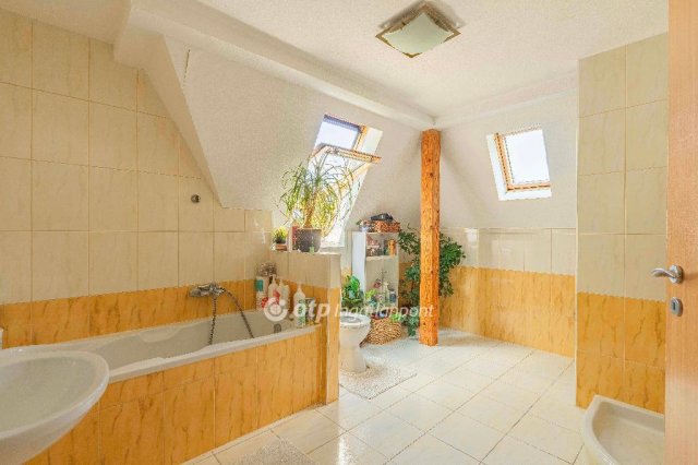 Eladó családi ház, Gárdonyban 134 M Ft, 6 szobás