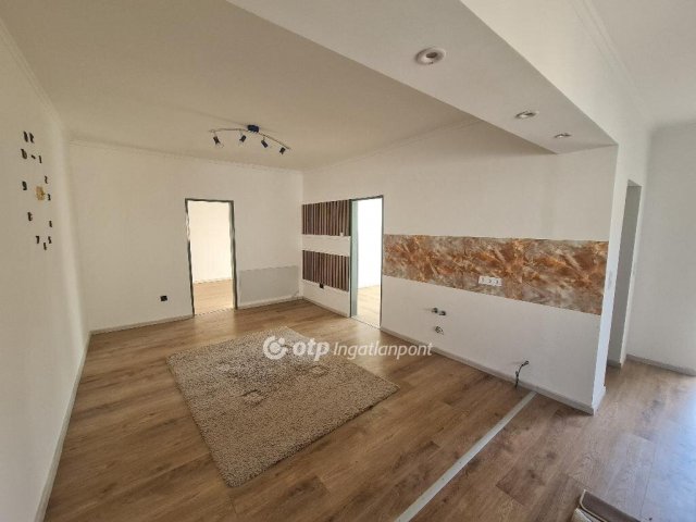 Eladó családi ház, Egercsehiben 20 M Ft, 2 szobás