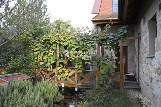 Eladó családi ház, Budajenőn 750 M Ft, 5 szobás