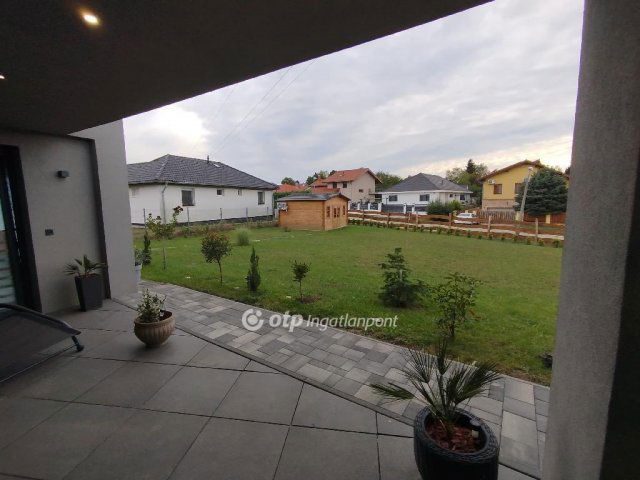 Eladó családi ház, Pécsett 139.5 M Ft, 3 szobás