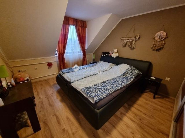 Eladó családi ház, Szigetszentmártonban 84.9 M Ft, 6 szobás