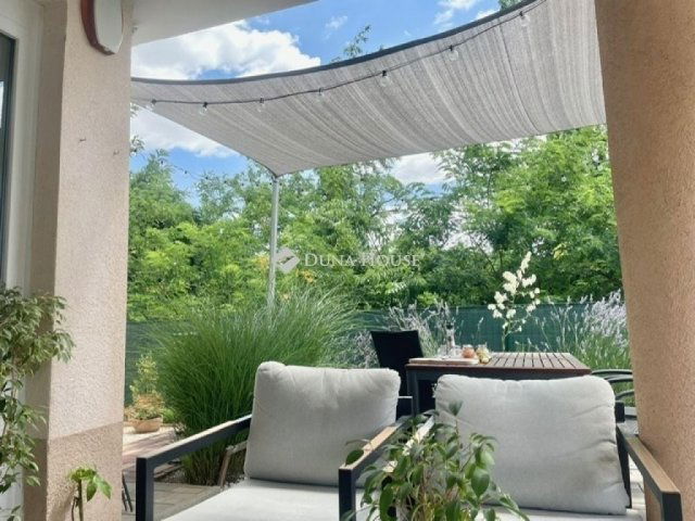 Eladó téglalakás, Pécsett 89.9 M Ft, 3 szobás