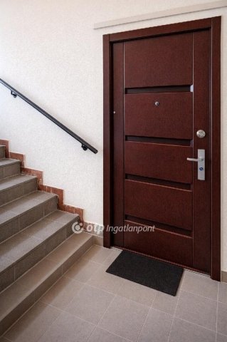 Eladó panellakás, Veszprémben 58 M Ft, 3 szobás