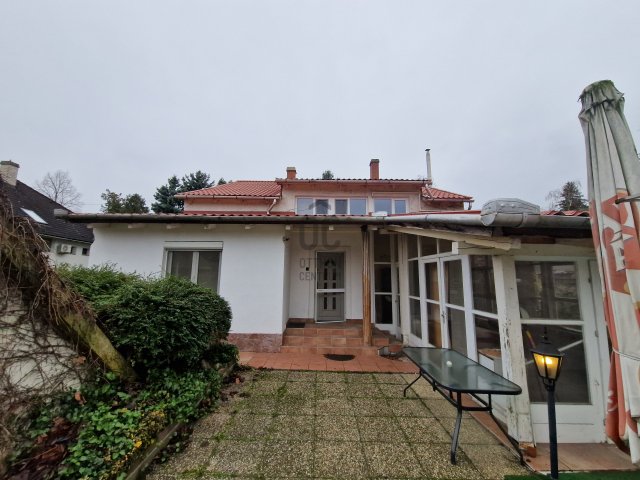 Eladó családi ház, Tatán 119 M Ft, 5 szobás