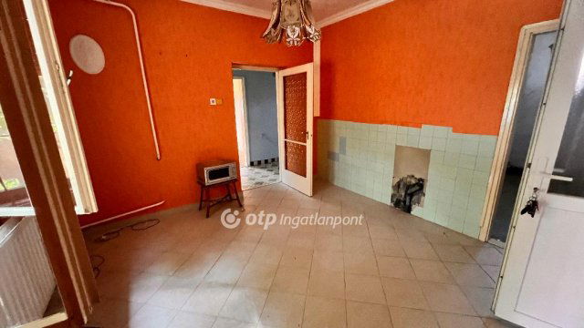 Eladó családi ház, Tiszakeszin 18 M Ft, 3 szobás
