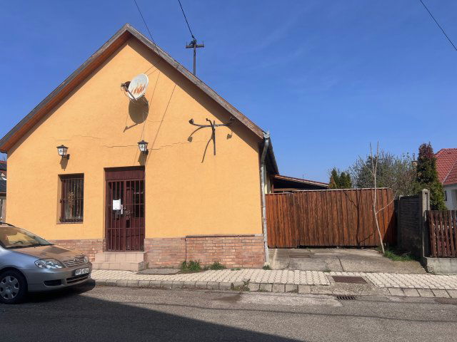Eladó családi ház, Solymáron 79 M Ft, 2 szobás