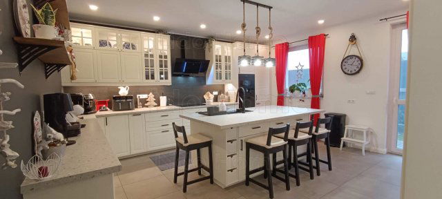 Eladó családi ház, Siófokon 258 M Ft, 4 szobás