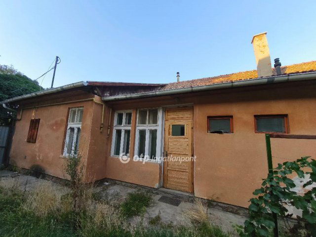 Eladó családi ház, Orosházán 12 M Ft, 4 szobás