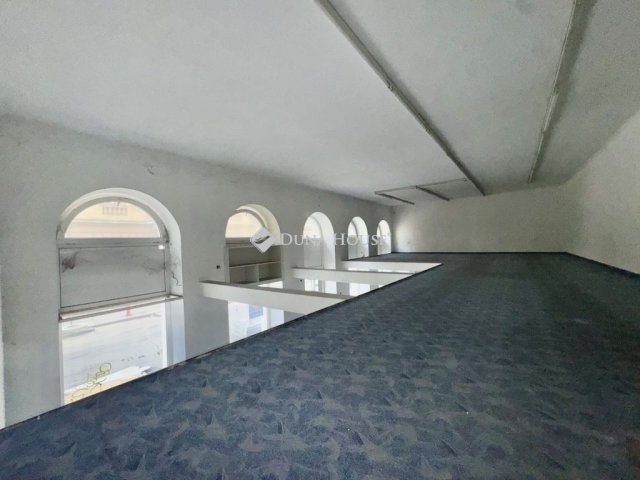 Eladó üzlethelyiség, Budapesten, VI. kerületben 109 M Ft