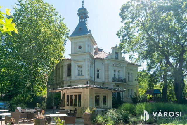 Eladó hotel, Siófokon 1190 M Ft, 17 szobás / költözzbe.hu