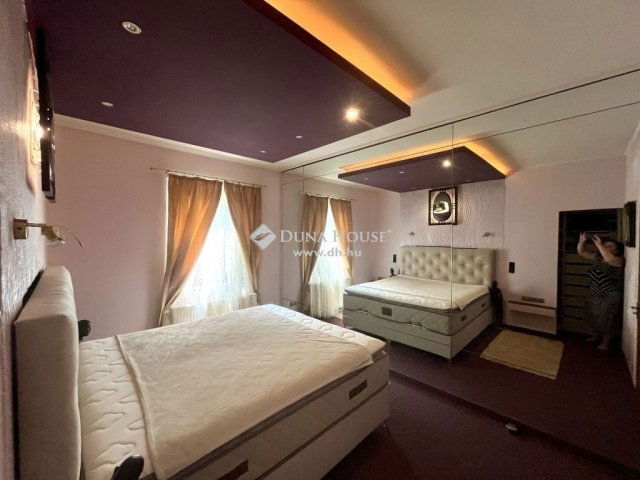 Eladó családi ház, Szadán 195 M Ft, 5 szobás