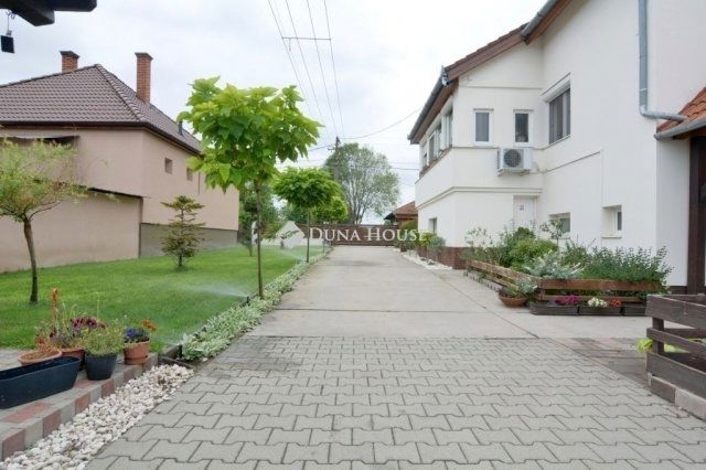 Eladó családi ház, Kecskeméten 135 M Ft, 7 szobás