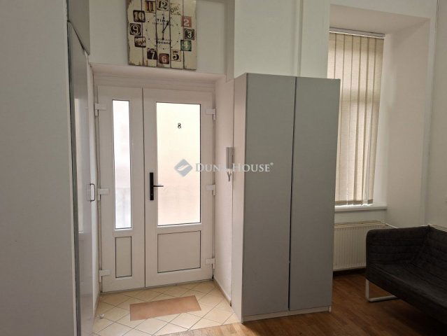 Kiadó téglalakás, albérlet, Budapesten, VI. kerületben