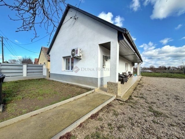 Eladó családi ház, Abában 32 M Ft, 2 szobás