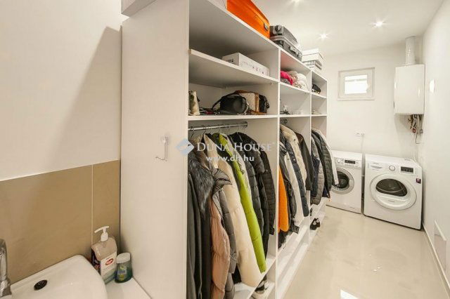 Eladó családi ház, Kecskeméten 103.9 M Ft, 4 szobás