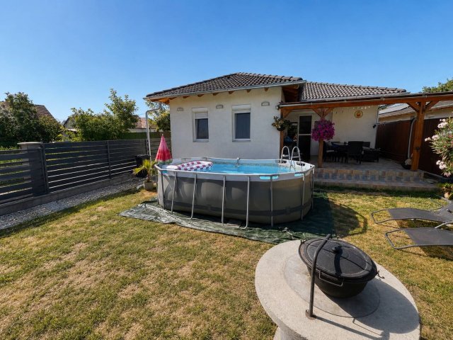 Eladó családi ház, Szigethalmon 89.9 M Ft, 3+2 szobás