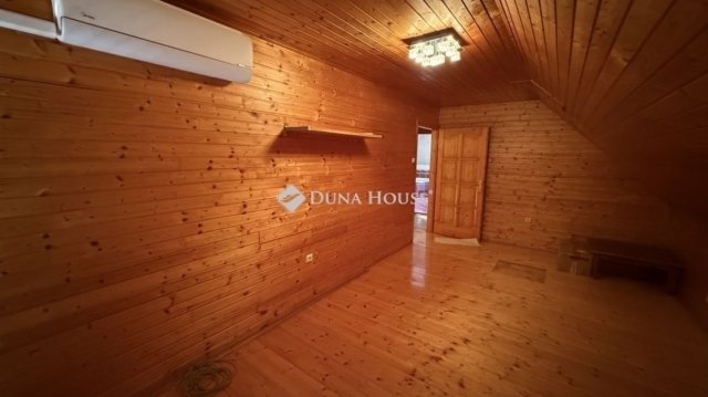 Eladó családi ház, Pécsett 99 M Ft, 4 szobás