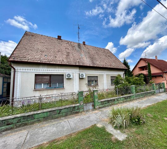Eladó családi ház, Harkányban 49.9 M Ft, 6 szobás