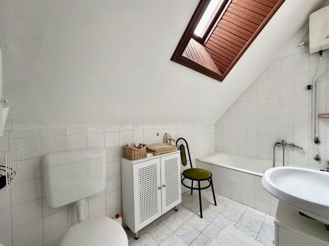 Eladó téglalakás, Pécsett 99 M Ft, 5 szobás