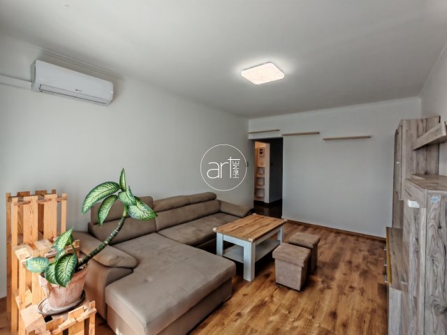 Kiadó panellakás, albérlet, Szegeden 200 E Ft / hó, 3 szobás