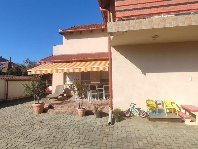 Eladó családi ház, Hajdúszoboszlón 175 M Ft, 5+3 szobás