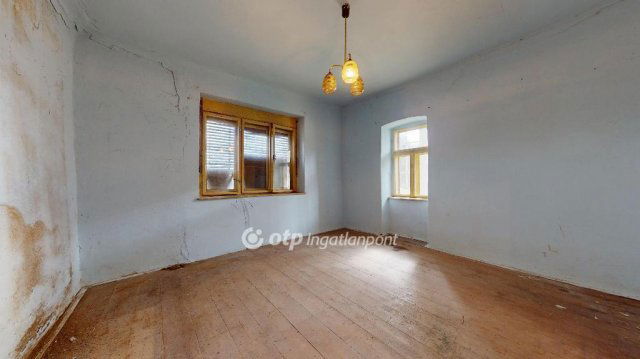 Eladó családi ház, Gesztelyben 9.9 M Ft, 2 szobás