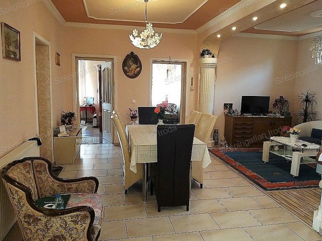 Eladó családi ház, Fertőszentmiklóson 90 M Ft, 4 szobás