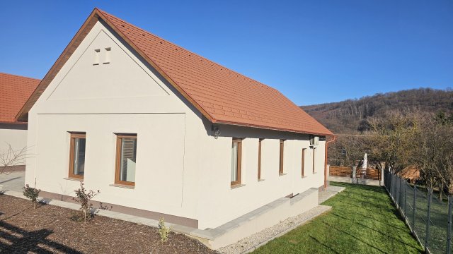 Eladó családi ház, Orfűn 134.9 M Ft, 3 szobás