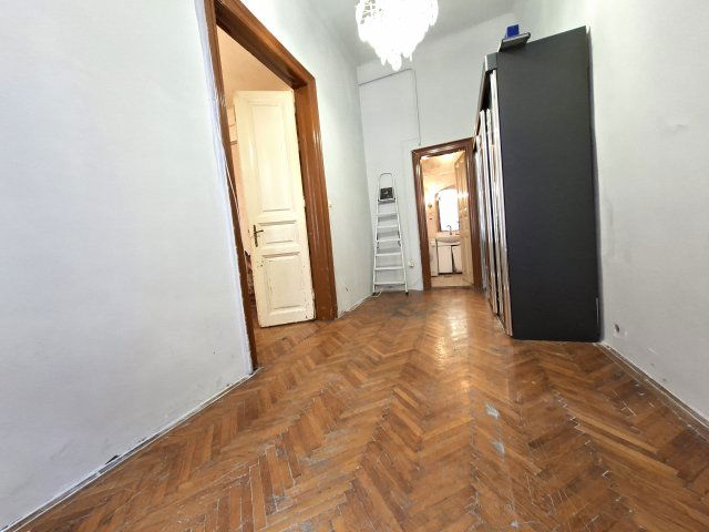 Eladó téglalakás, Budapesten, VIII. kerületben, Baross utcában