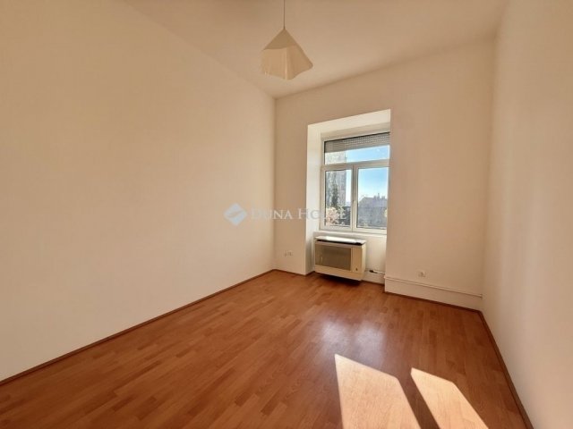 Eladó téglalakás, Pécsett 61.9 M Ft, 2 szobás