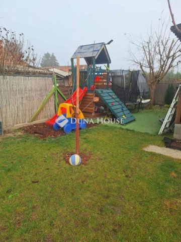 Eladó ikerház, Szigethalmon 93 M Ft, 5 szobás