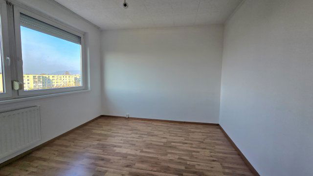 Eladó panellakás, Tatabányán 41.9 M Ft, 2 szobás